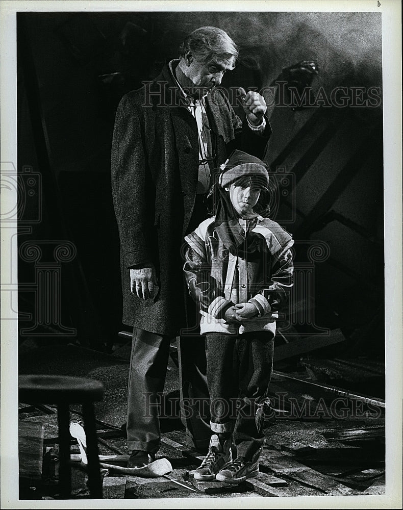 1986 Press Photo George Gaynes and Soleil Moon Frye in &quot;Punky Brewster&quot;- Historic Images