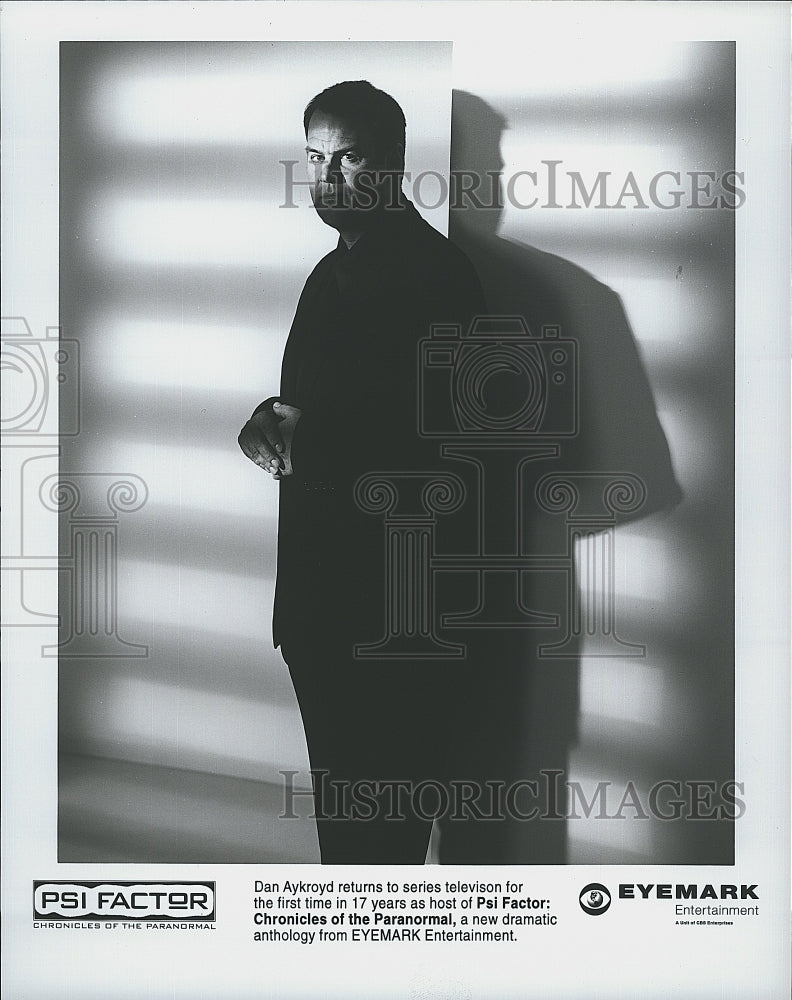 Press Photo Dan Aykroyd Host of &quot;Psi Factor: Chronicles of the Paranormal&quot;- Historic Images