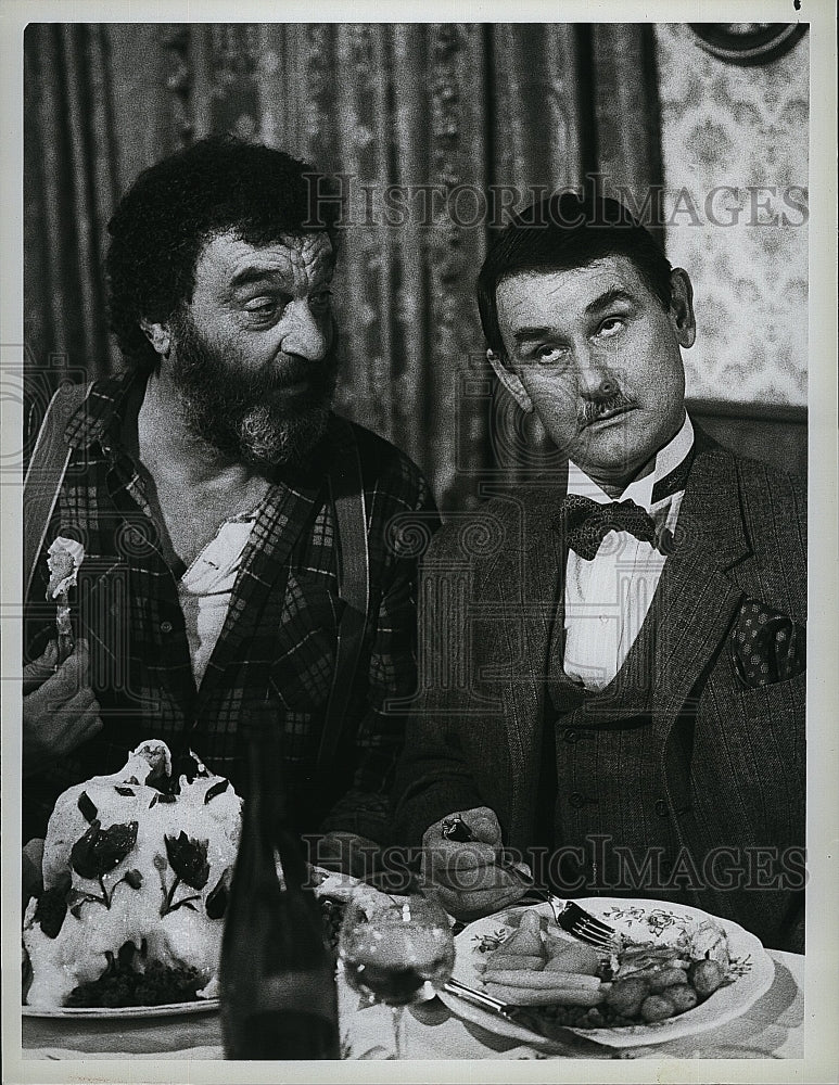 1983 Press Photo Robert Casper, Victor French &quot;Little House: A New Beginning&quot;- Historic Images