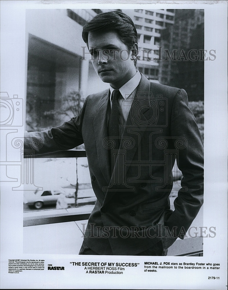 1987 Press Photo Michael J. Fox in &quot;The Secret of My Success&quot;- Historic Images