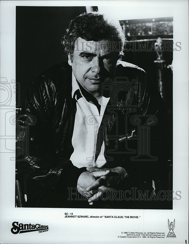 1985 Press Photo Jeannot Szwarc Director of &quot;Santa Claus the Movie&quot;- Historic Images