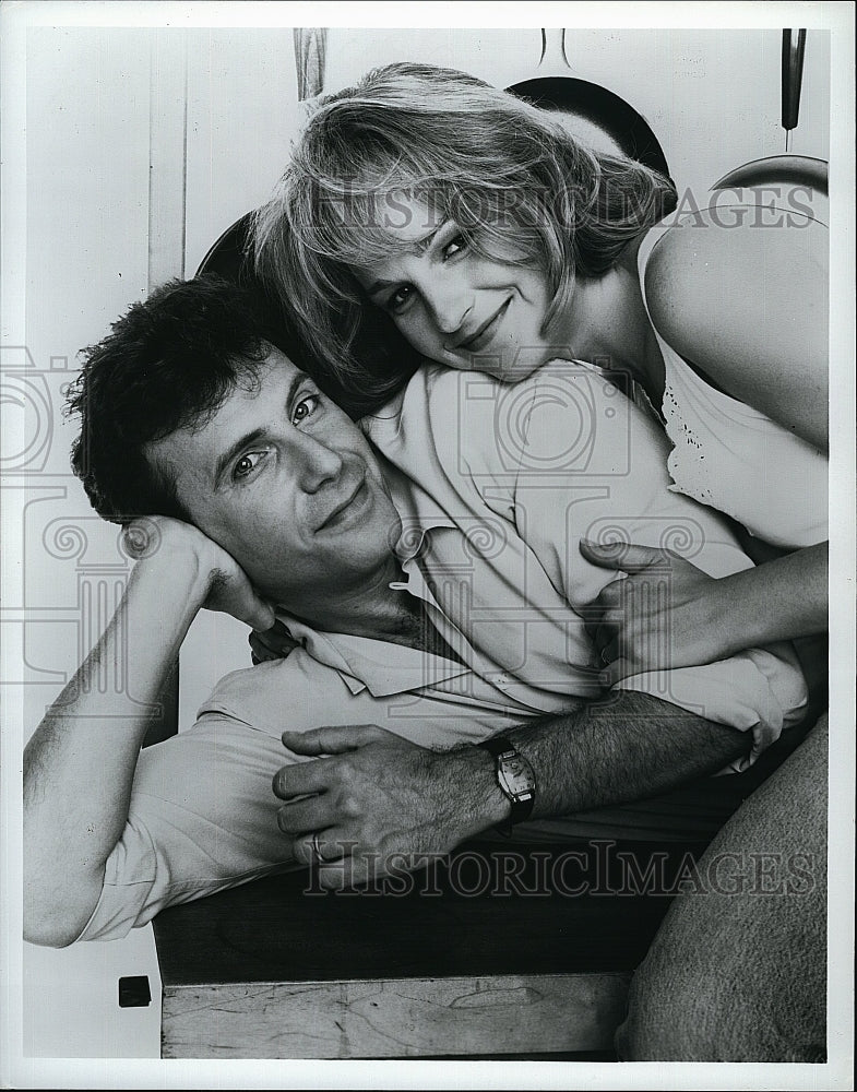 1992 Press Photo Paul Reiser &amp; Helen Hunt Star As Newlyweds In &quot;Mad About You&quot;- Historic Images