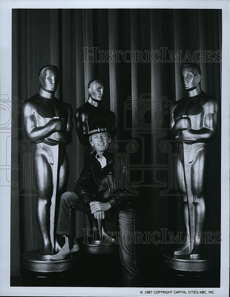 1987 Press Photo Paul Hogan Actor Host &quot;The 59th Annual Academy Awards&quot;- Historic Images