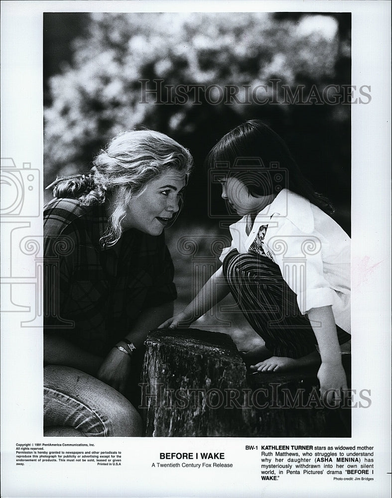 1992 Press Photo Kathleen Turner and Asha Menina in &quot;Before I Wake&quot;- Historic Images