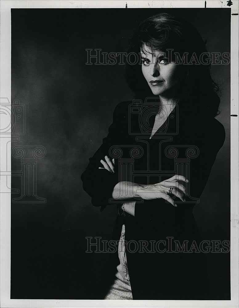 1980 Press Photo Journalist Maria Shiver in &quot;Cutting Edge with Maria Shiver&quot;.- Historic Images