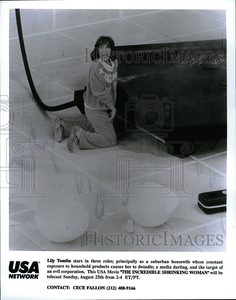 Press Photo Lily Tomlin in &quot;The Incredible Shrinking Woman&quot;- Historic Images