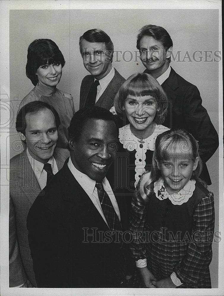 1981 Press Photo Actress Caroline McWIlliams and the Cast of "Benson"- Historic Images