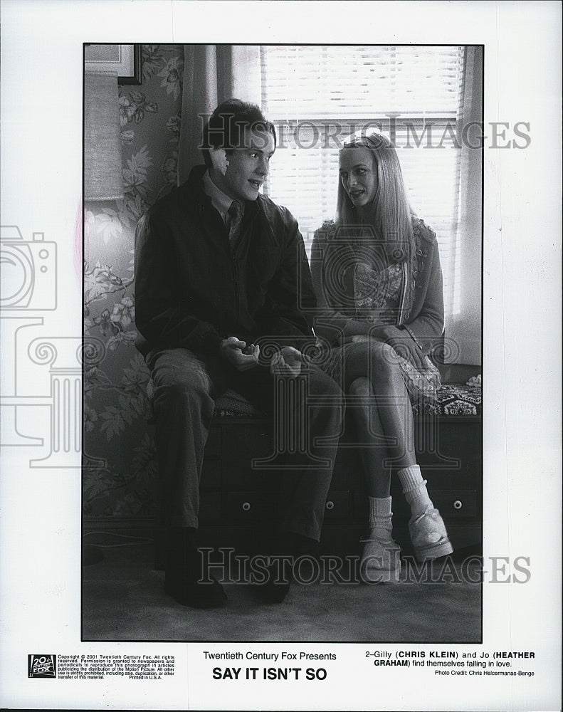 2001 Press Photo Chris Klein &amp; Heather Graham star in &quot;Say It Isn&#39;t So&quot; - Historic Images