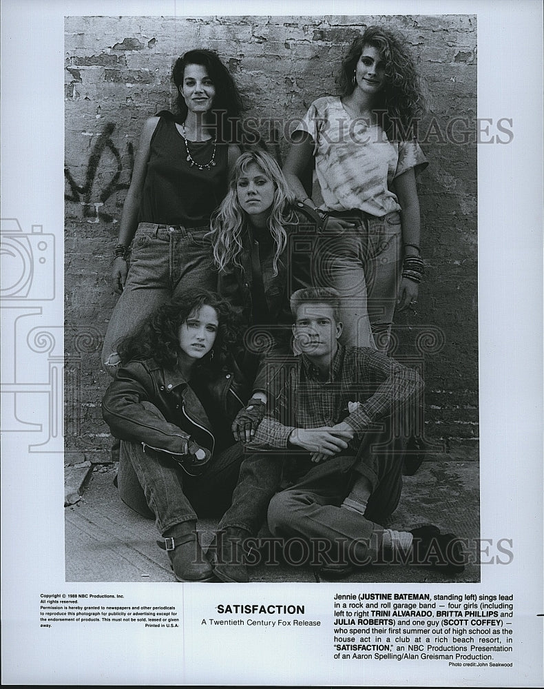 1988 Press Photo &quot;Satisfaction&quot; Justine Bateman, Julia Roberts, Scott Coffey- Historic Images