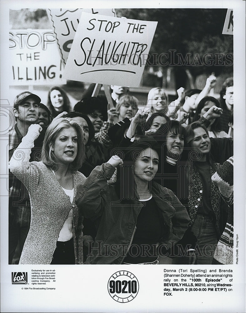 1994 Press Photo Tori Spelling and Shannen Doherty in &quot;Beverly Hills, 90210&quot;- Historic Images