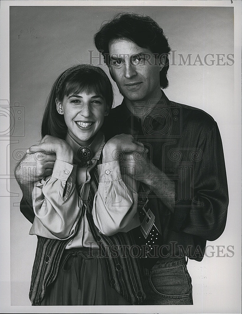 1990 Press Photo Mayim Bialik Actress Ted Wass Actor  Blossom Sitcom Comedy TV - Historic Images