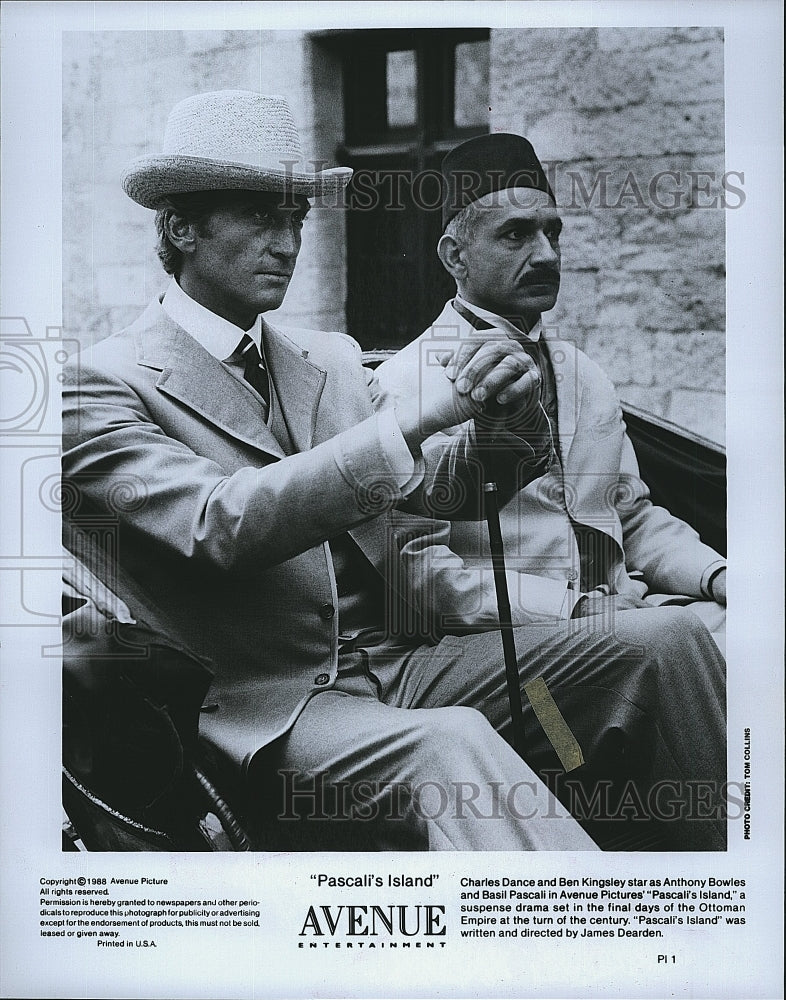 1988 Press Photo Charles Dance and Ben Kingsley in &quot;Pascali&#39;s Island&quot;- Historic Images