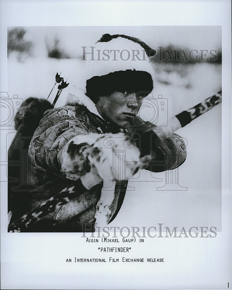 1987 Press Photo Actor Mikkel Gaup In &quot;Pathfinder&quot;- Historic Images