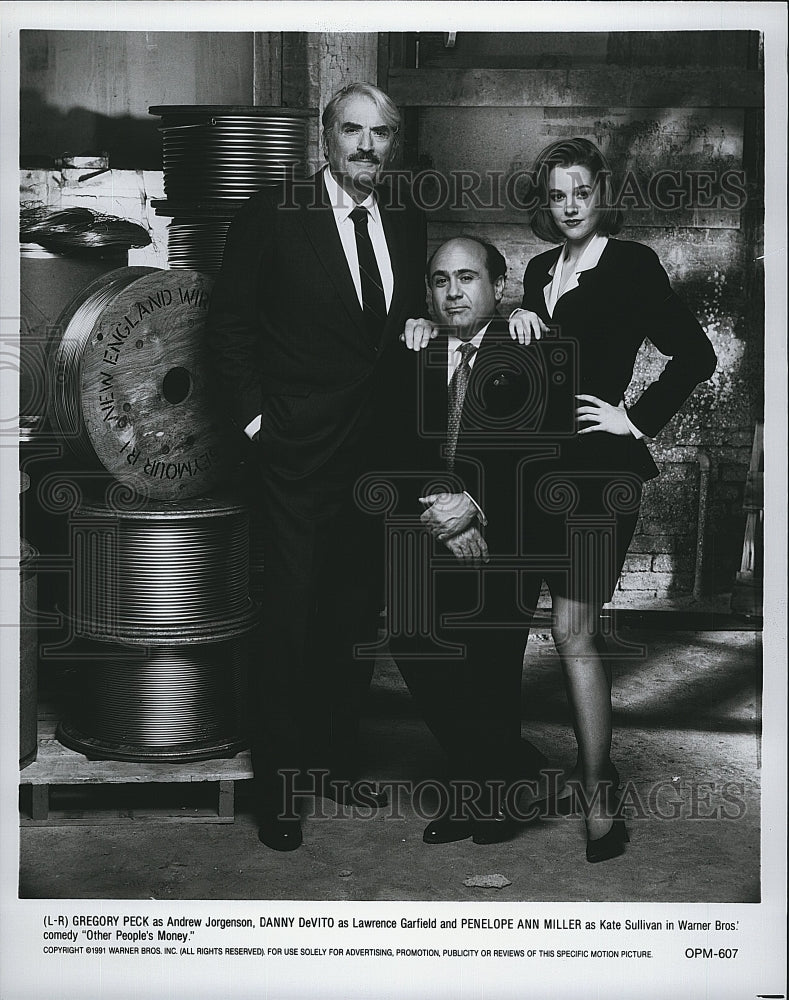 1991 Press Photo Actors Gregory Peck, Danny DeVito &amp; Penelope Ann Miller - Historic Images