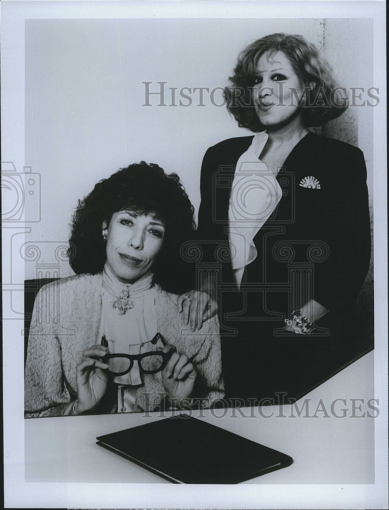 1991 Press Photo Lily Tomlin and Bette Midler in &quot;Big Business&quot;- Historic Images