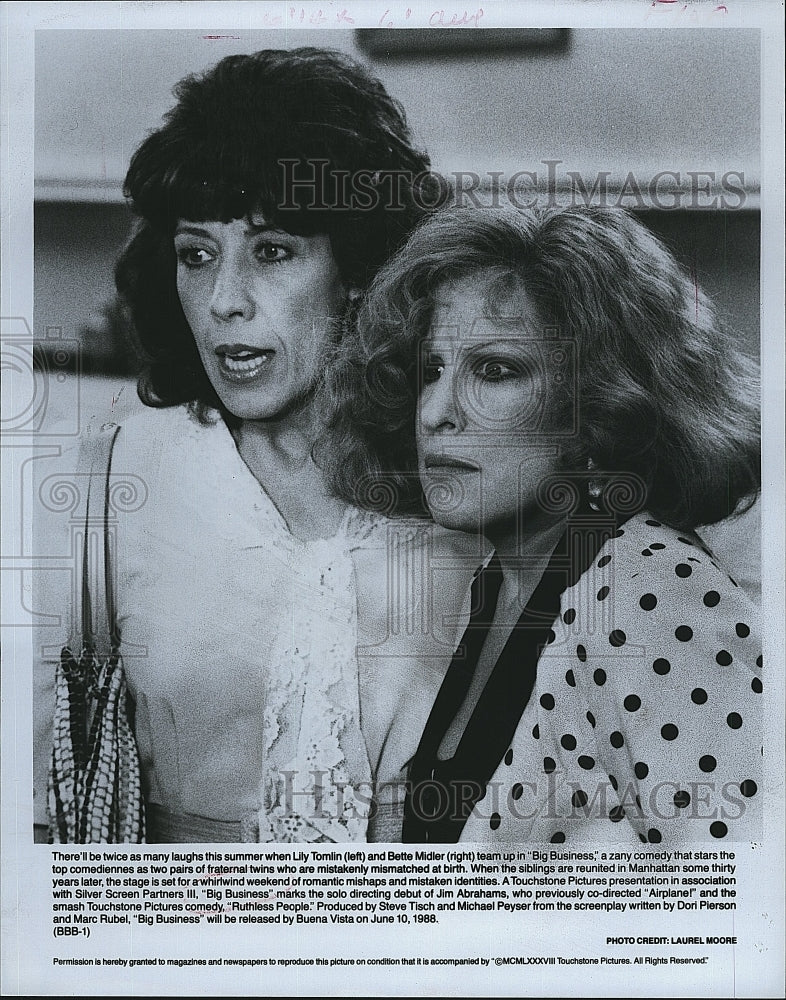 1987 Press Photo Lily Tomlin and Bette Midler in &quot;Big Business&quot;- Historic Images