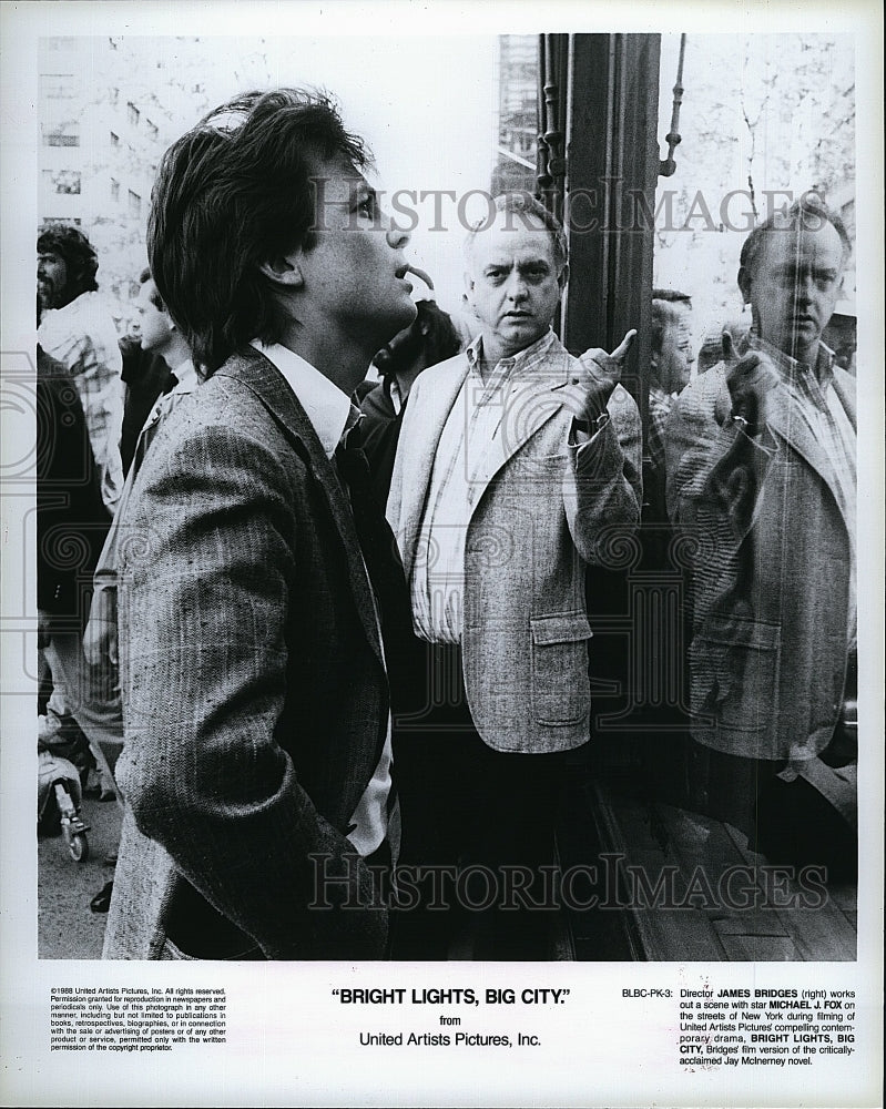 1988 Press Photo James Bridges and Michael J. Fox in &quot;Bright Lights, Big City&quot;- Historic Images