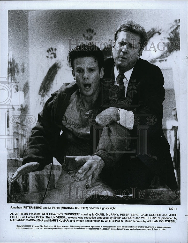 1989 Press Photo Actor Peter Berg &amp; Michael Murphy In &quot;Shocker&quot;- Historic Images