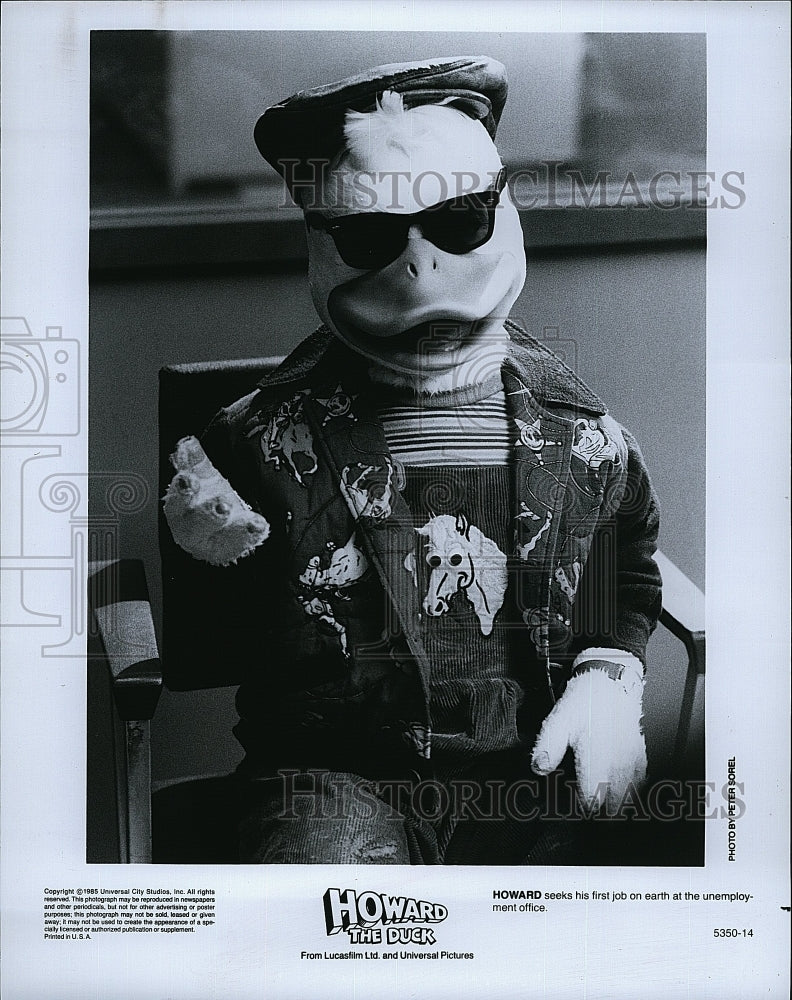 1985 Press Photo Scene From Film &quot;Howard The Duck&quot;- Historic Images