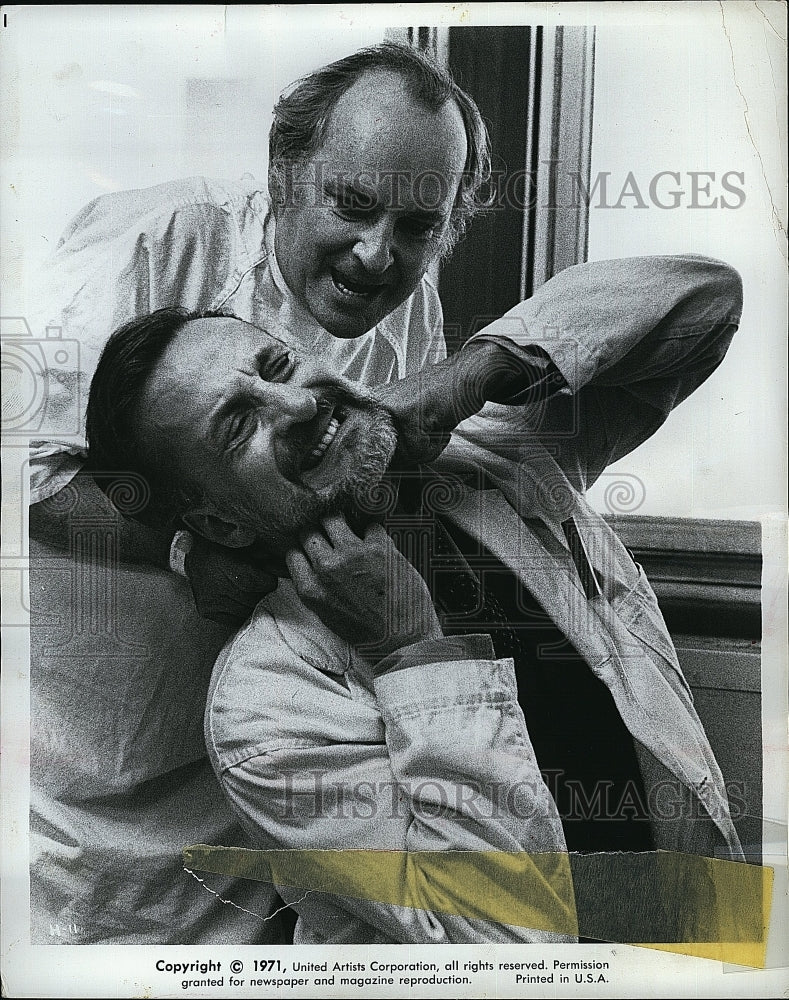 1971 Press Photo Barnard Hughes, George C. Scott &quot;The Hospital&quot;- Historic Images