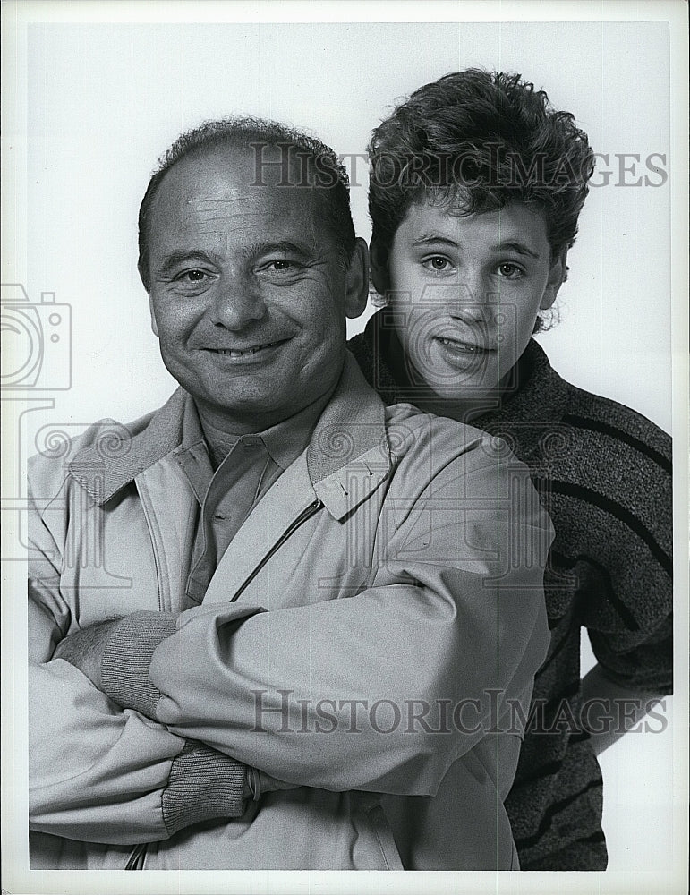 1987 Press Photo &quot;Roomies&quot; starring Burt Young &amp; Corey Haim- Historic Images