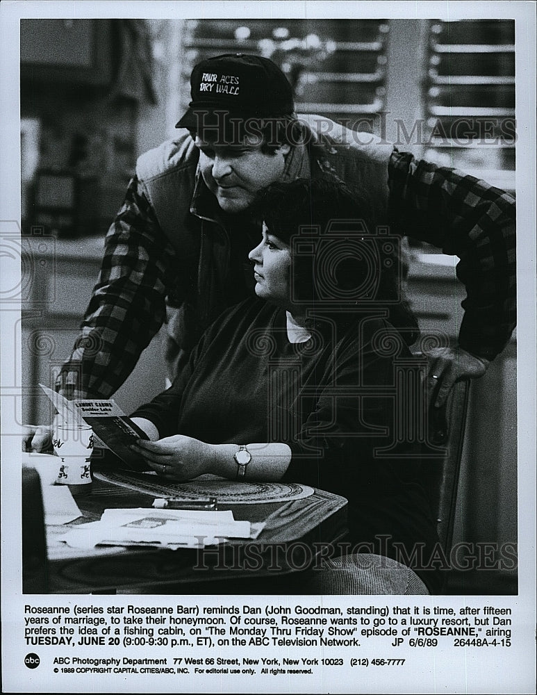 1989 Press Photo  &quot;Roseanne&quot; starring John Goodman &amp; Roseanne Barr- Historic Images