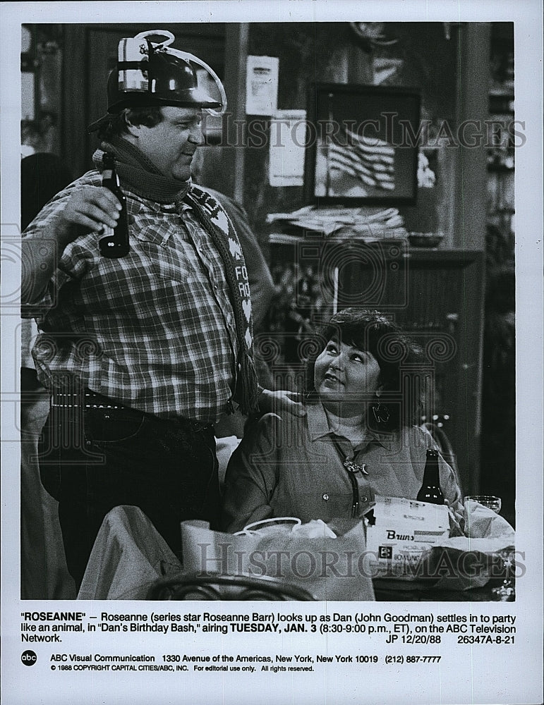 1988 Press Photo  &quot;Roseanne&quot; starring John Goodman &amp; Roseanne Barr- Historic Images