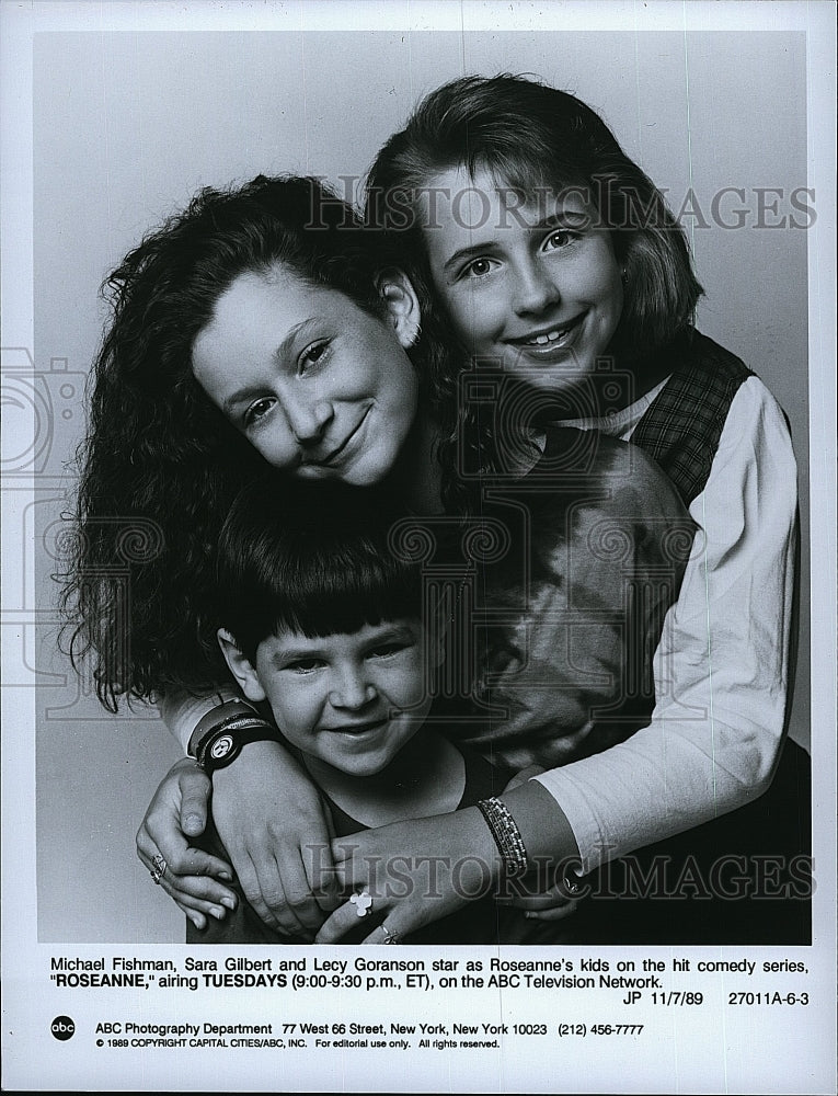 1989 Press Photo M. Fishman, Sara Gilbert, Lecy Goranson &quot;Roseanne&quot;- Historic Images