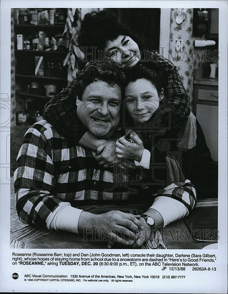 1988 Press Photo Roseanne Barr, John Goodman, Sara Gilbert &quot;Roseanne&quot;- Historic Images