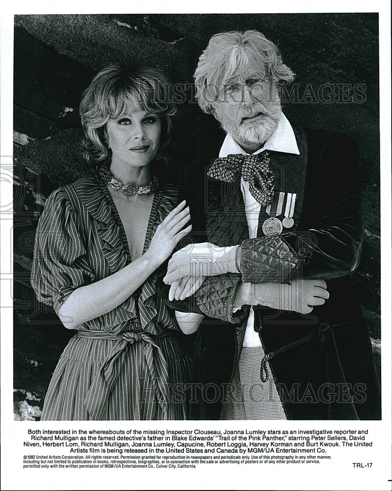 1982 Press Photo Joanna Lumley Richard Mulligan in &quot;Trail of the Pink Panther&quot;- Historic Images