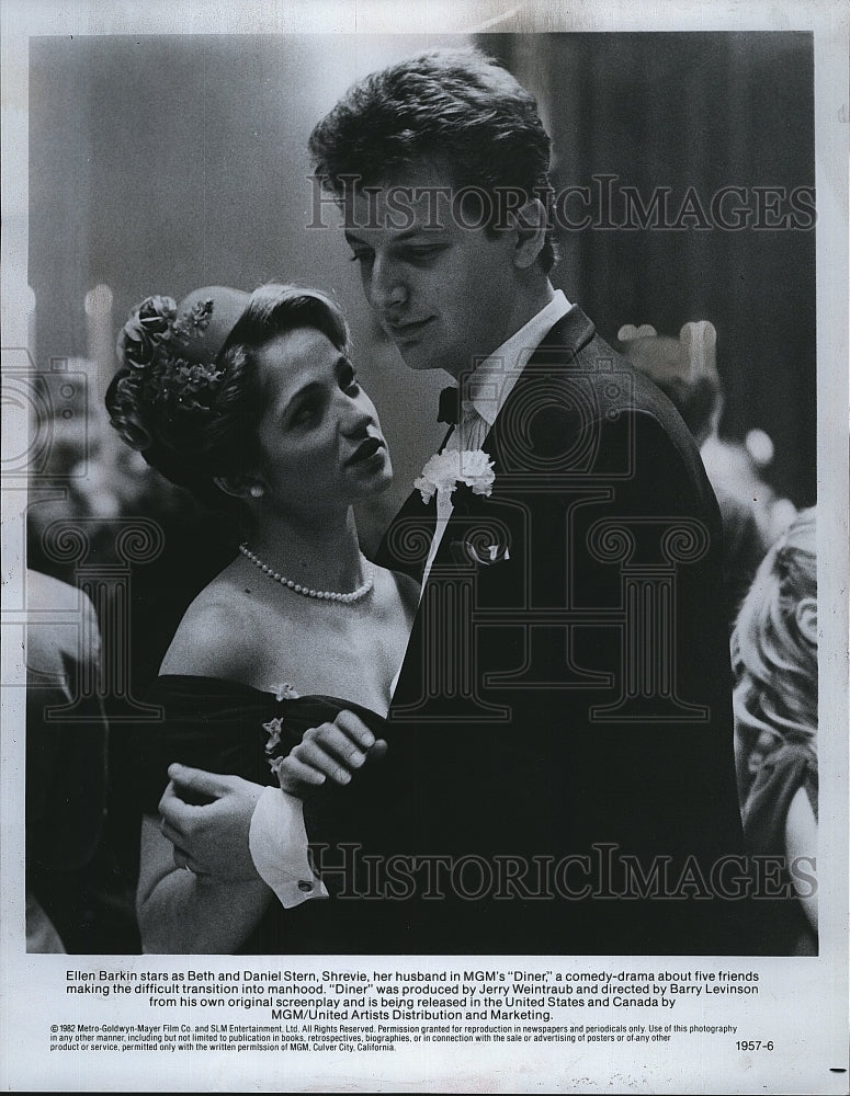 1982 Press Photo &quot;Diner&quot; Ellen Barkin &amp; Daniel Stern- Historic Images