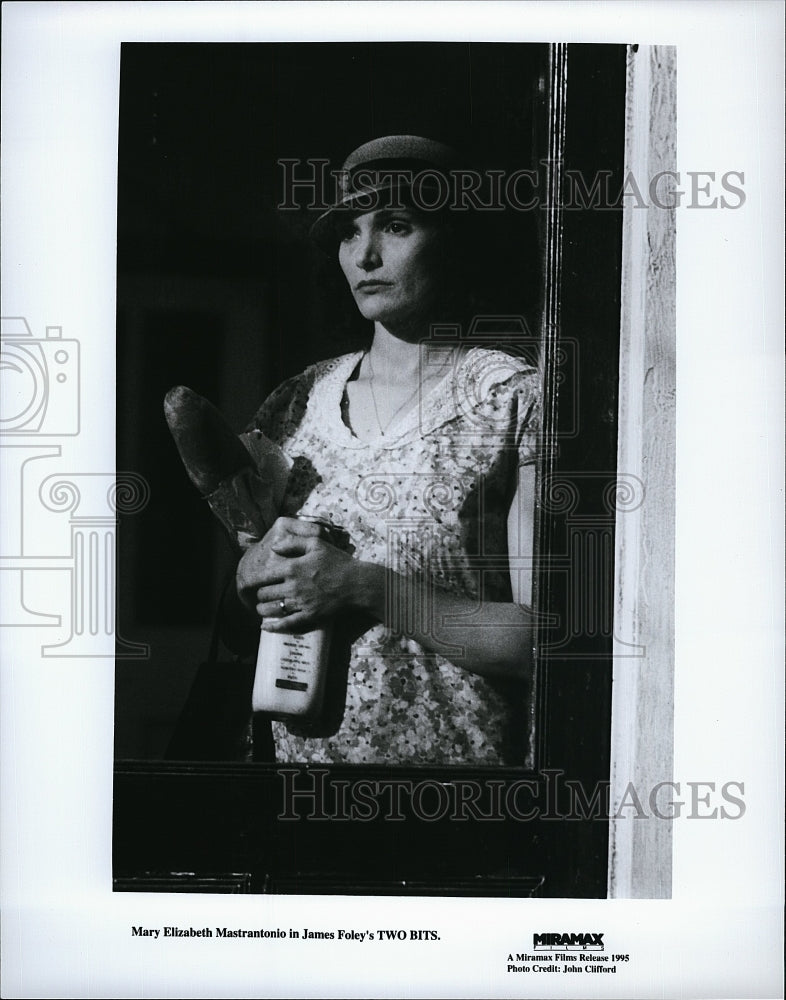 1995 Press Photo Mary Elizabeth Mastrantonio in &quot;Two Bits&quot;- Historic Images