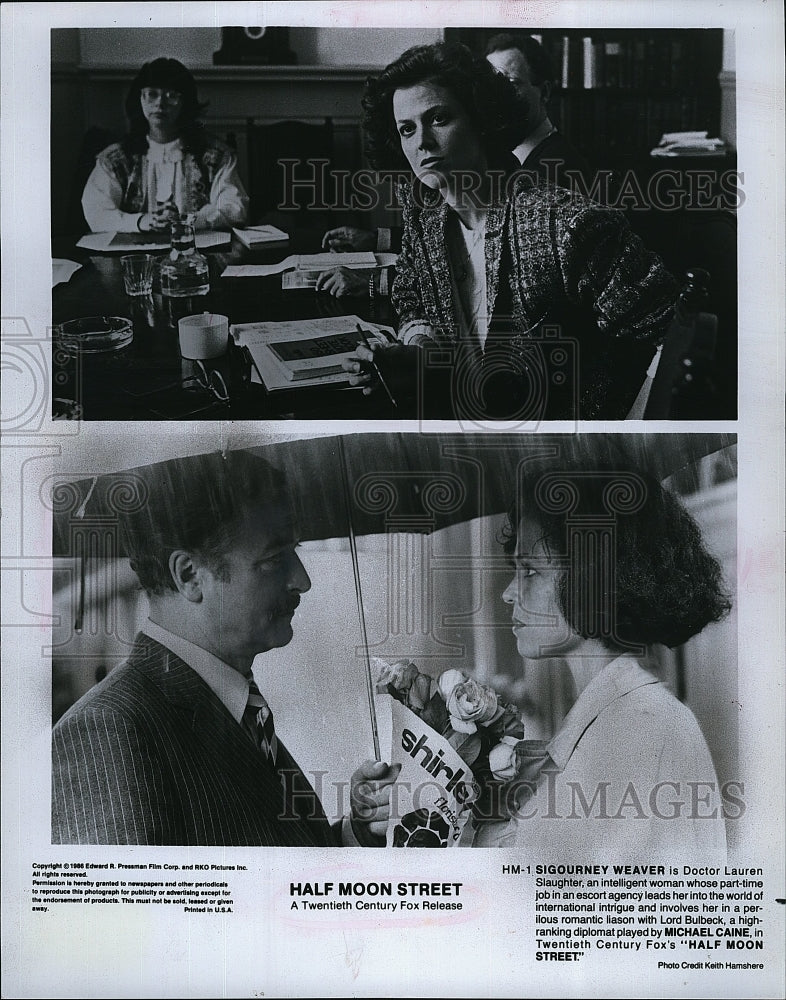 1986 Press Photo Sigourney Weaver &amp; Michael Caine Star In &quot;Half Moon Street&quot;- Historic Images