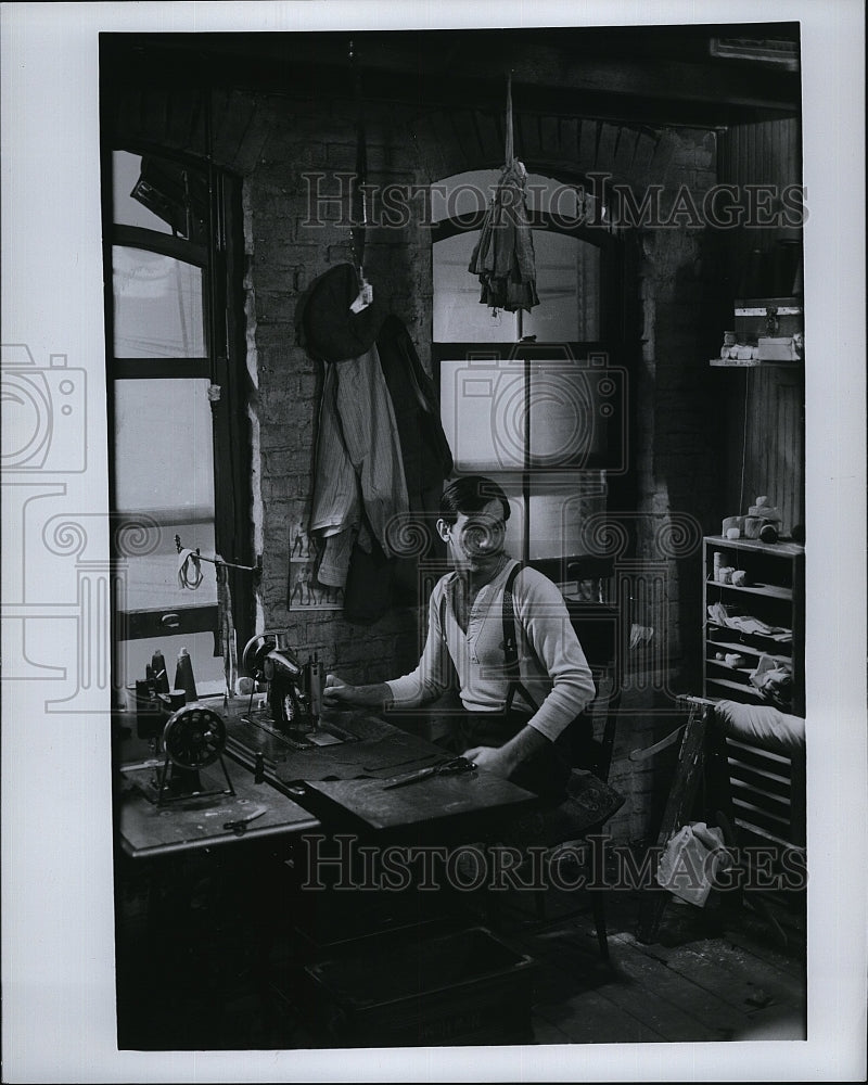 1975 Press Photo Steven Keats starring in &quot;Hester Street&quot;- Historic Images