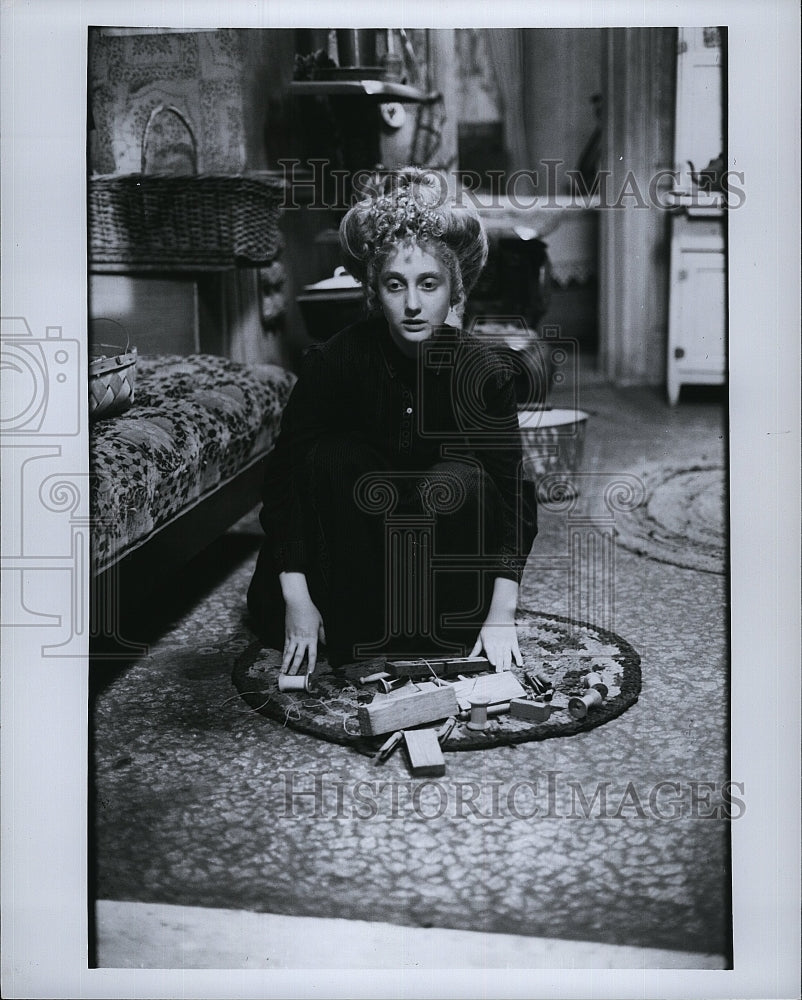 1975 Press Photo &quot;Hester Street&quot; starring Carol Kane- Historic Images