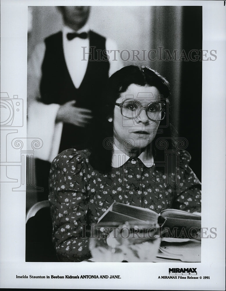 1991 Press Photo Actress Imelda Stauton in &quot;Antonia &amp; Jane&quot;- Historic Images