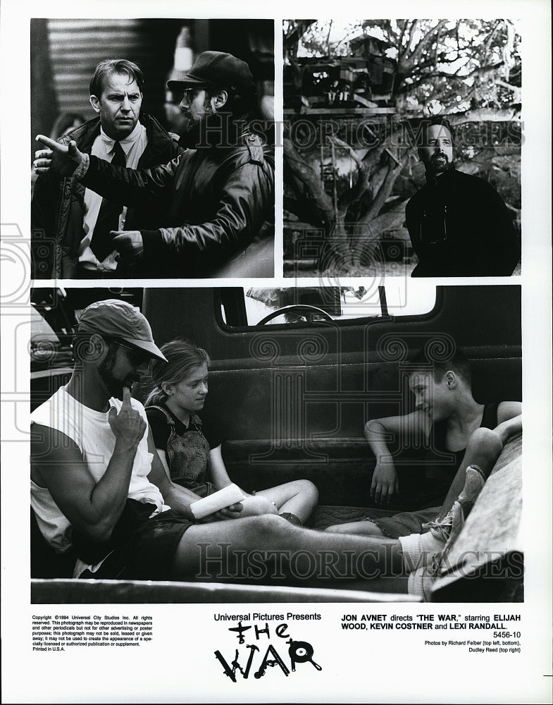 1994 Press Photo Actor Elijah Wood & Kevin Costner in "The War"- Historic Images