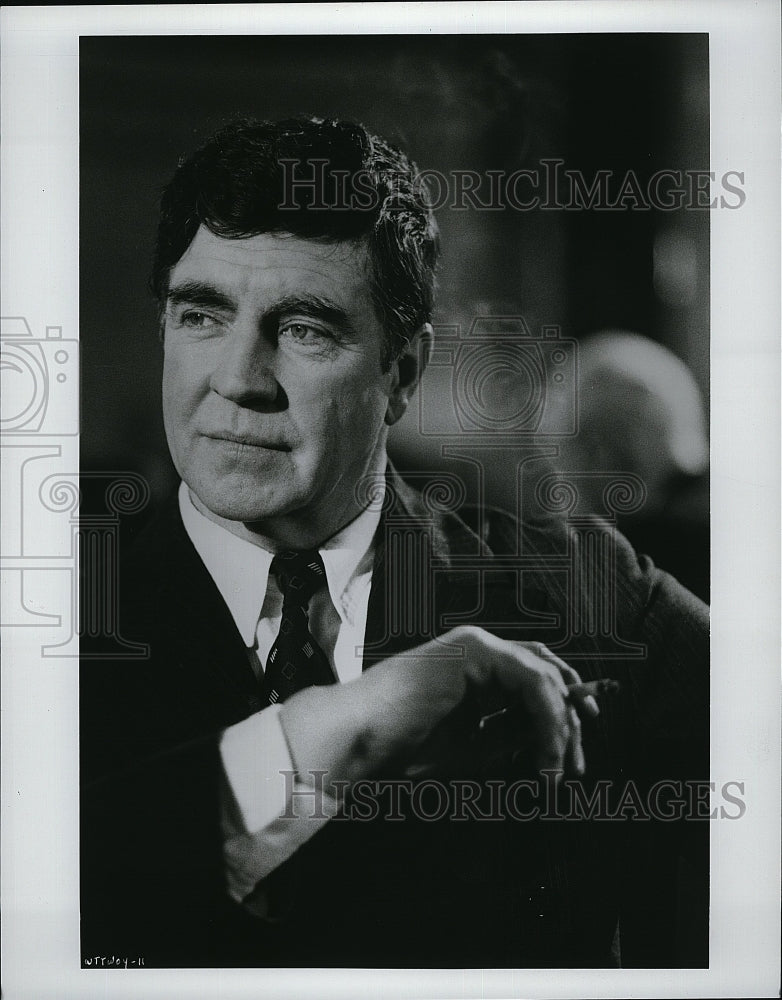 1988 Press Photo Alan Bates Stars In &quot;We Think The World Of You&quot;- Historic Images