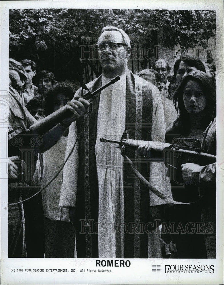 1989 Press Photo &quot;Romero&quot; starring Raul Julia- Historic Images