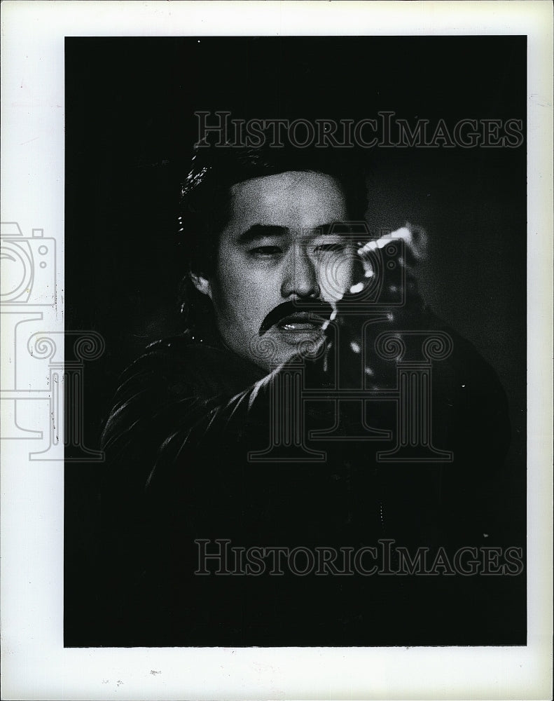 1988 Press Photo Wayne Chou played Ted Otsuki in &quot;America&#39;s Most Wanted&quot;.- Historic Images