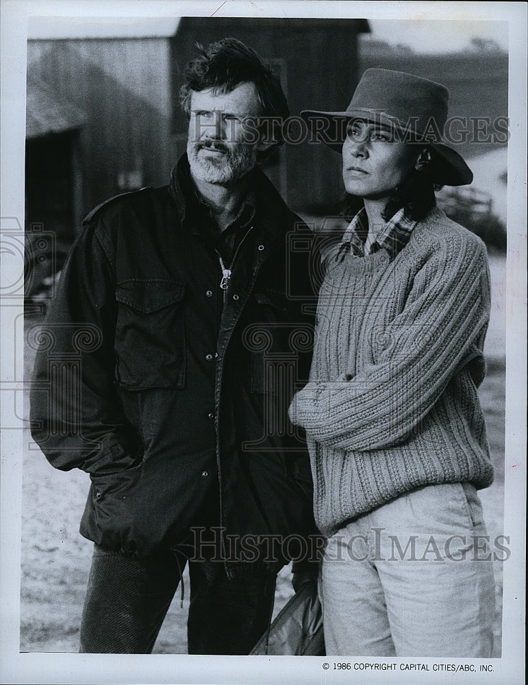 1987 Press Photo Kris Kristofferson and Christine Lahti in &quot;Amerika&quot;- Historic Images