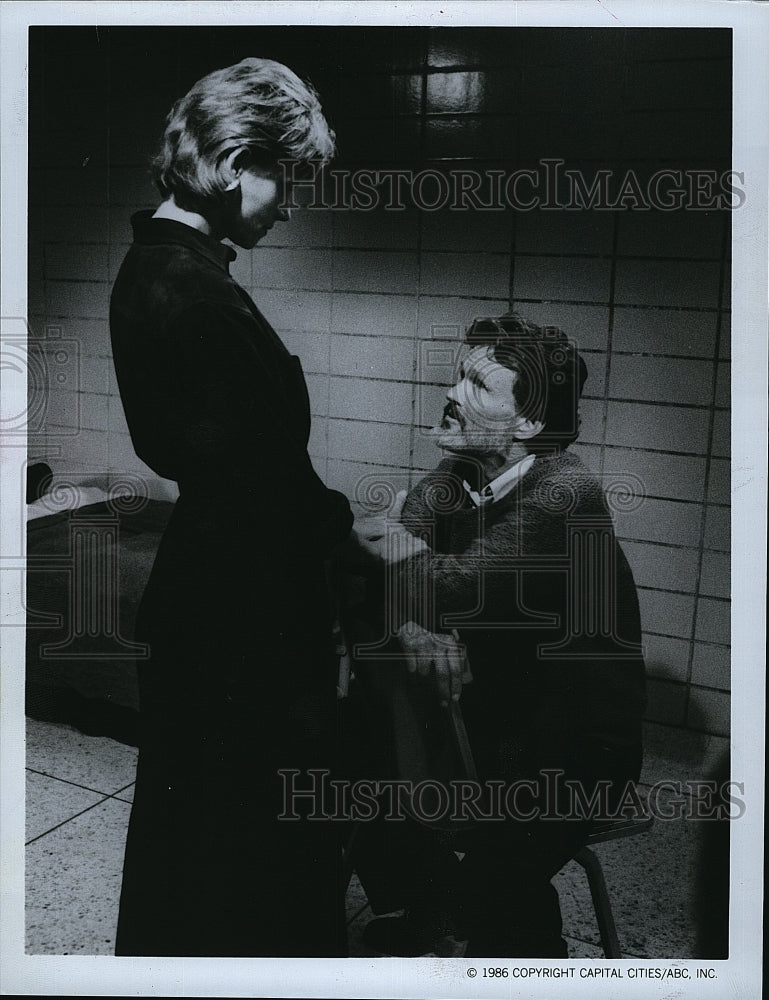 1987 Press Photo Cindyt Pickett and Kris Kristofferson in &quot;Amerika&quot;- Historic Images