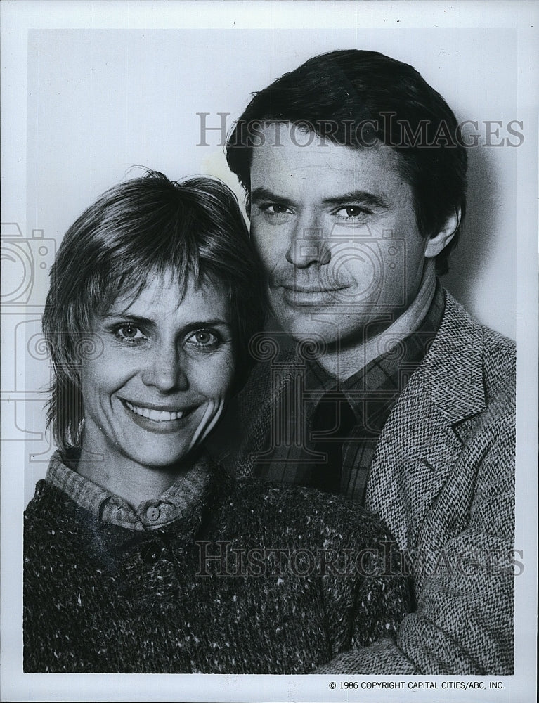 1986 Press Photo Cindy Pickett and Robert Urich in &quot;Amerika&quot;- Historic Images