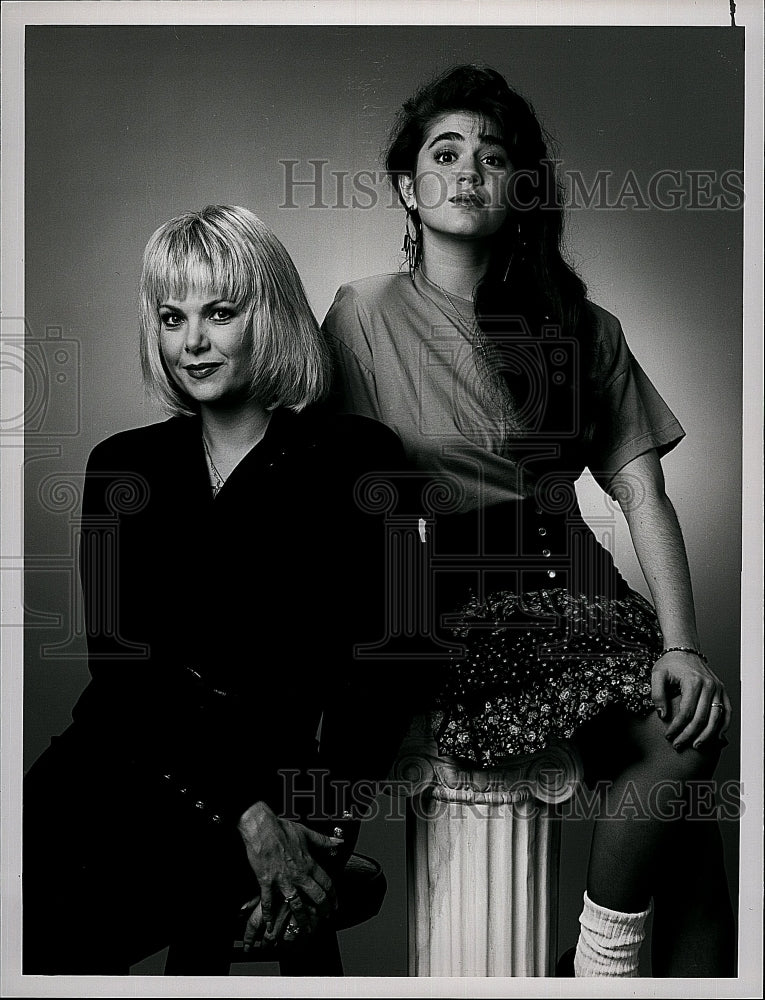 1989 Press Photo Ann Jillian and Lisa Rieffel in &quot;Ann Jillian&quot;- Historic Images