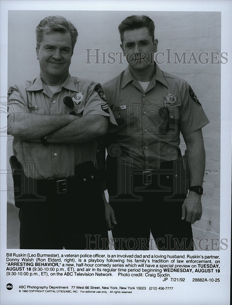 1992 Press Photo Leo Burmester and Ron Eldard in &quot;Arresting Behavior&quot;- Historic Images