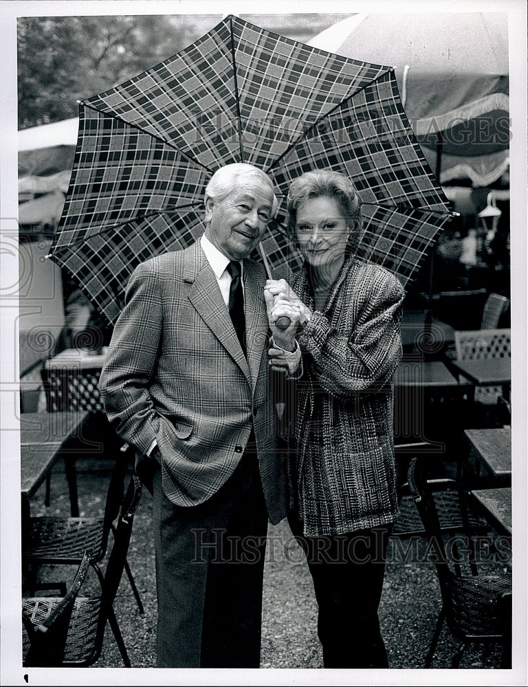 1988 Press Photo Robert Young and Alexis Smith in &quot;Marcus Welby M.D.&quot;- Historic Images