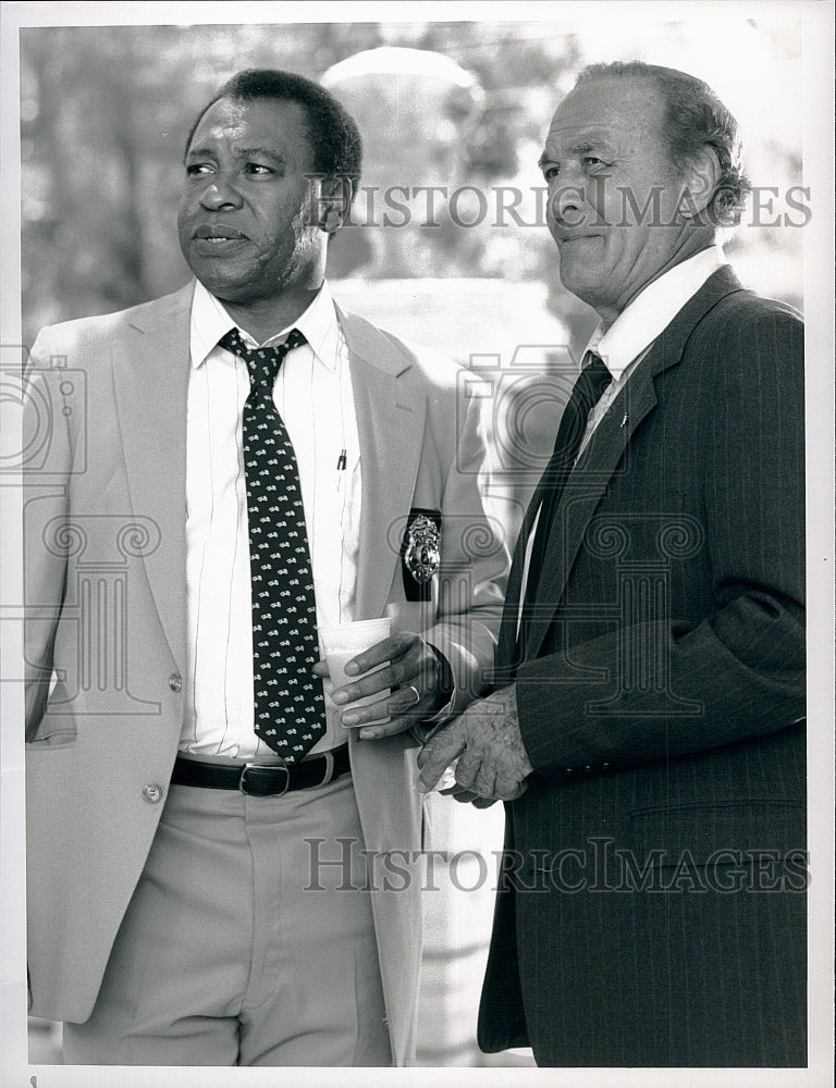 1989 Press Photo Robert Loggia and Earl Billings in &quot;Mancuso FBI&quot;.- Historic Images