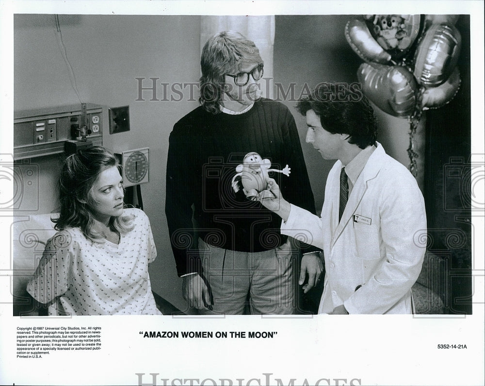 1987 Press Photo A scene from &quot;Amazon Women On The Moon&quot;- Historic Images