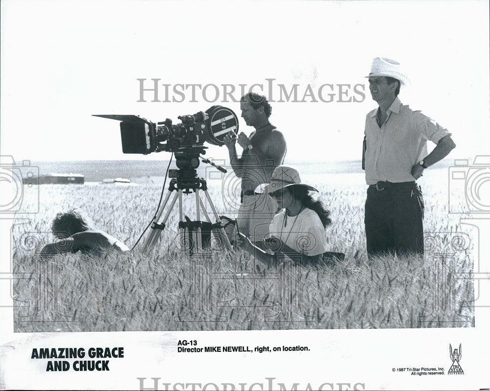 1987 Press Photo Director Mike Newell on location of &quot;Amazing Grace and Chuck&quot;.- Historic Images