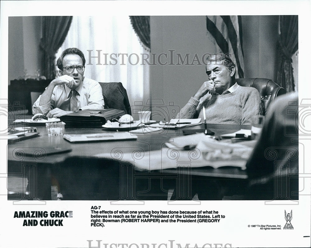 1987 Press Photo Robert Harper and Gregory Peck in &quot;Amazing Grace and Chuck&quot;.- Historic Images